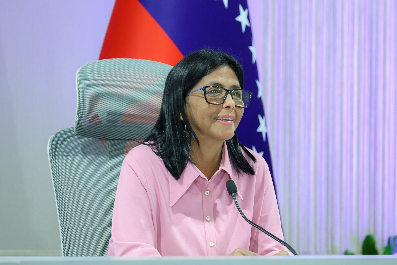 Delcy Rodríguez cruza Europa para pelear el Esequibo en La Haya