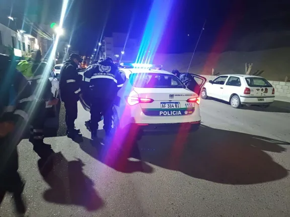 Dio positivo en alcoholemia, insultó a policías y terminó demorado