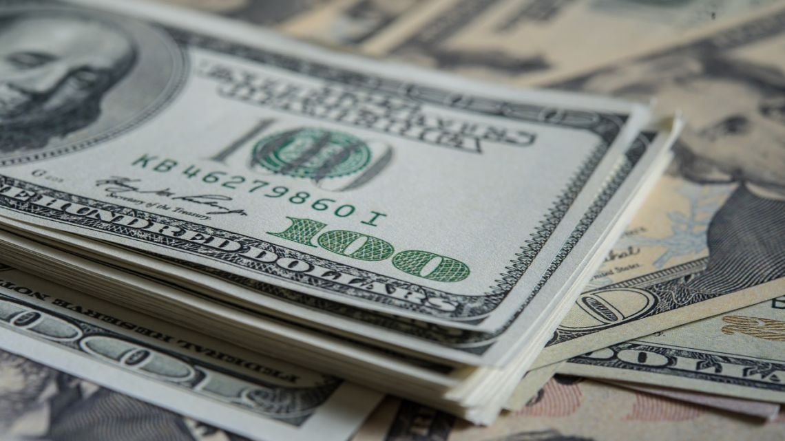 Dólar blue hoy: cerró a la baja este miércoles 20 de mayo, con una caída de $5