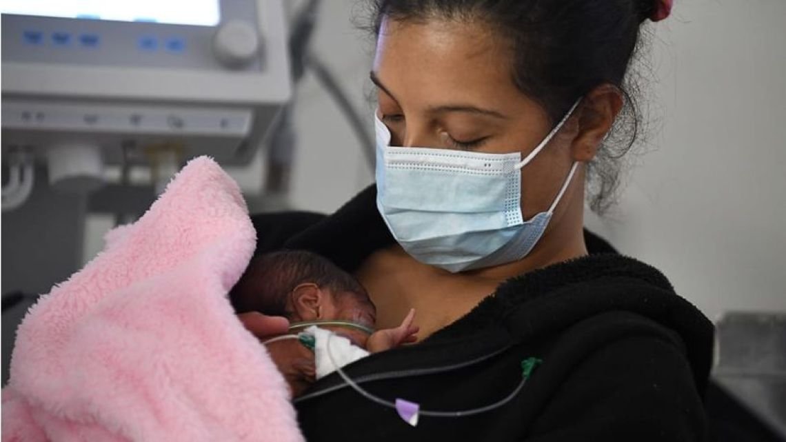 Donar leche materna en Córdoba: el acto solidario que puede alimentar a bebés prematuros