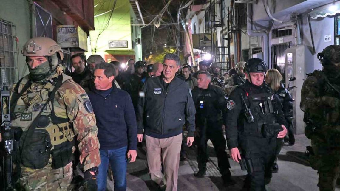 Drones y helicópteros: el operativo nocturno que copó las villas porteñas