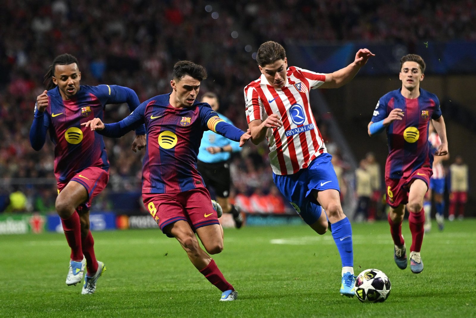 El Atlético responde al ruido del Barça por Julián Alvarez y se ofrece a fichar a Lamine con entradas de Bad Bunny y una bolsa de pipas