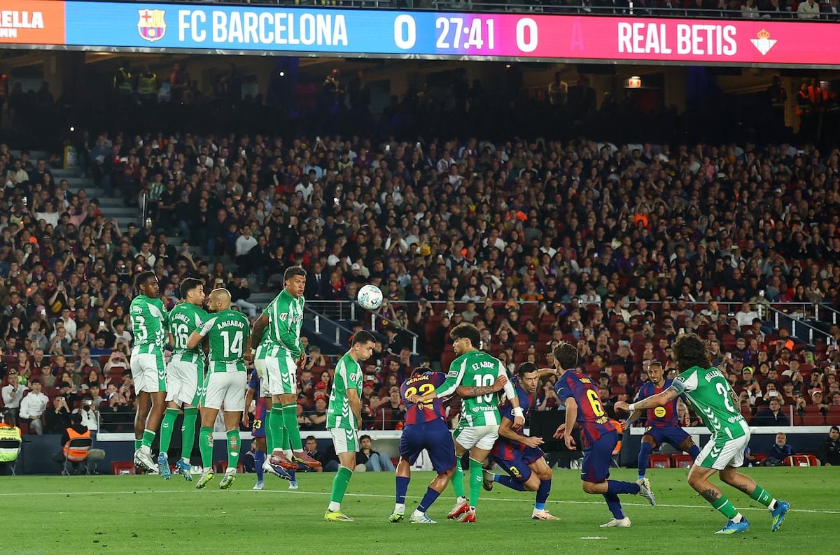 El Camp Nou se estremece para despedir a Lewandowski en la victoria del Barça contra el Betis | Fútbol | Deportes