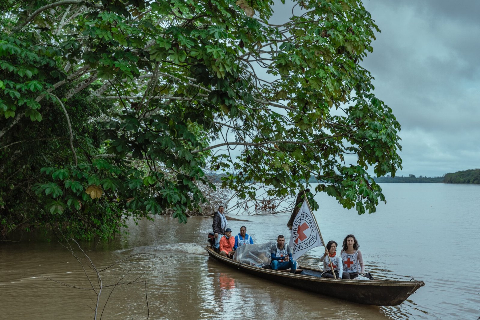 Delegación humanitaria del Comité Internacional de la Cruz Roja llegando al resguardo 'La Teófila' (Colombia), en 2023.