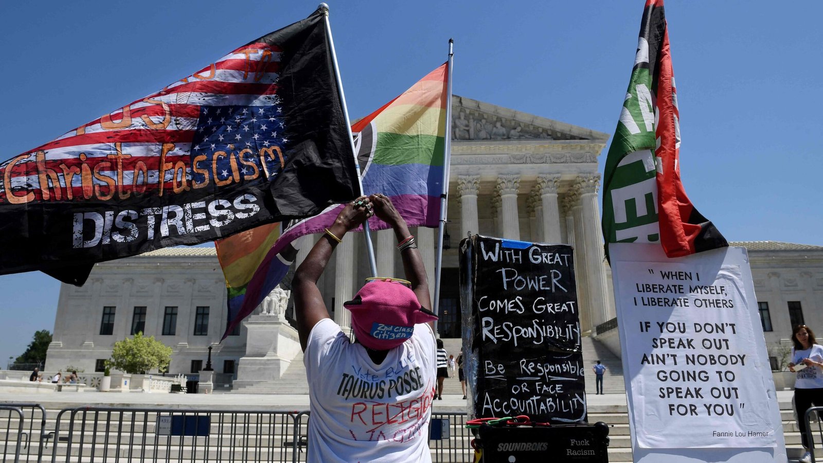 El Supremo de Estados Unidos permite temporalmente el acceso a la píldora abortiva mifepristona