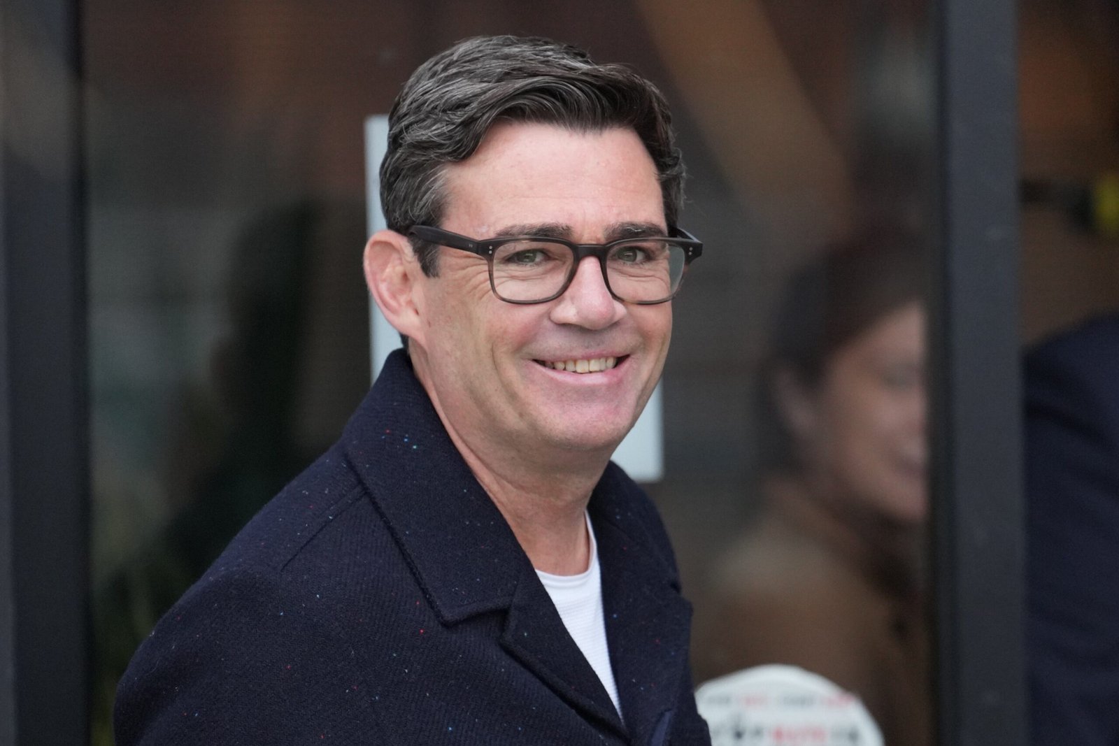 El alcalde de Mánchester deberá primero derrotar a la ultraderecha si quiere reemplazar a Starmer