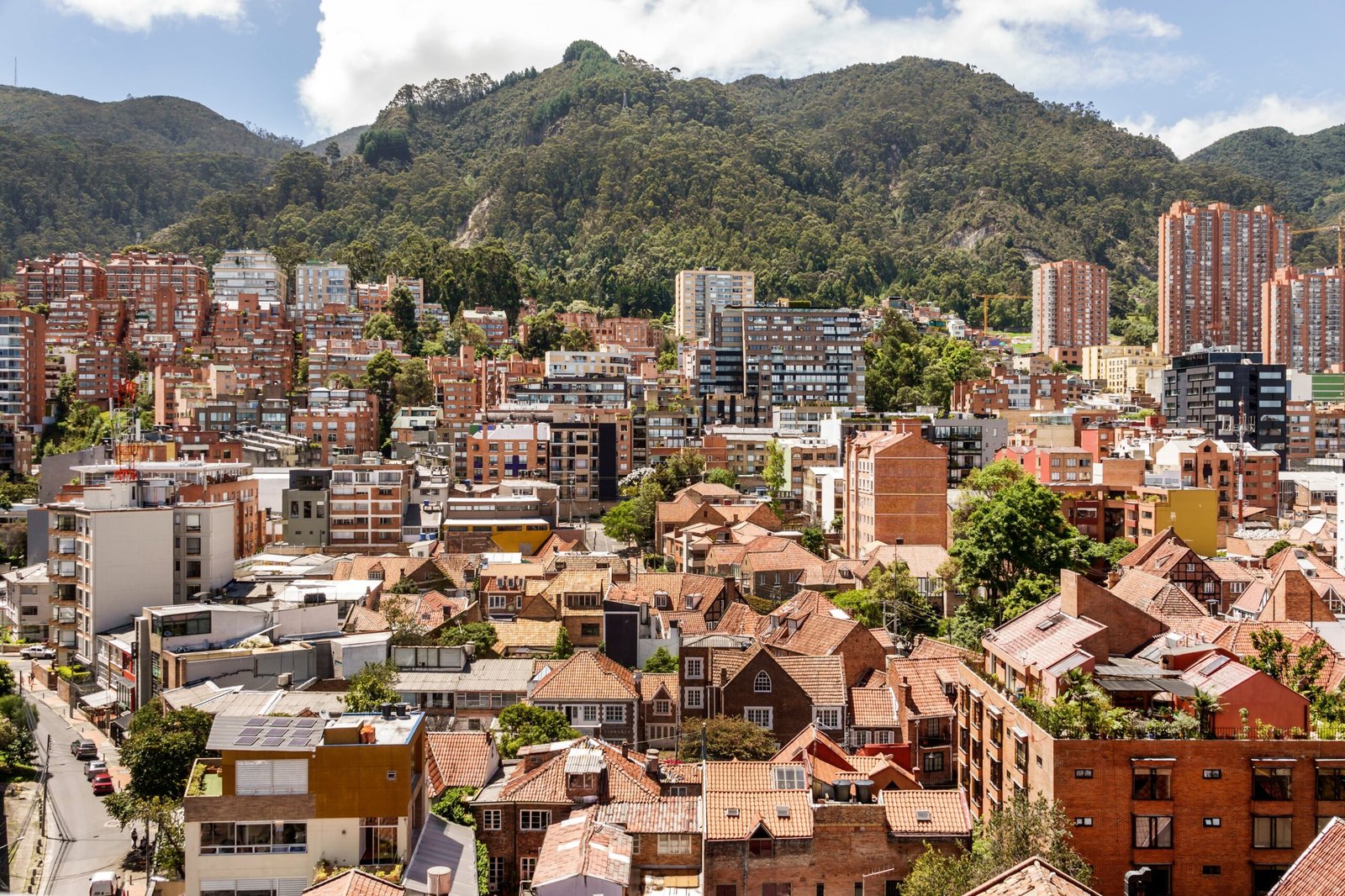 El difícil camino de los jóvenes para adquirir vivienda propia en Colombia