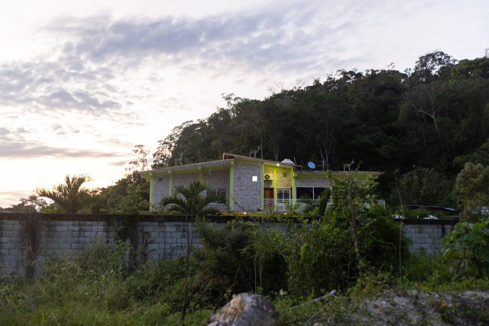 Fachada de la casa que testimonios señalan como propiedad de Cabrero Segundo López, alias 'La Cabra'.