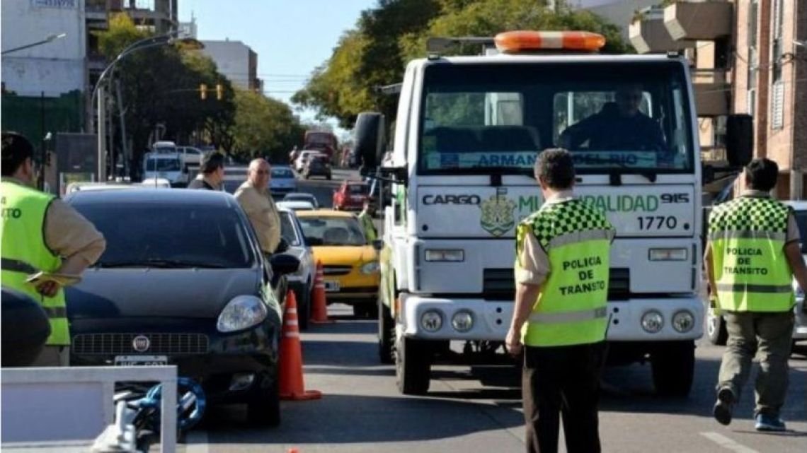El nuevo cuerpo de tránsito porteño que busca erradicar la doble fila sin recurrir a las multas