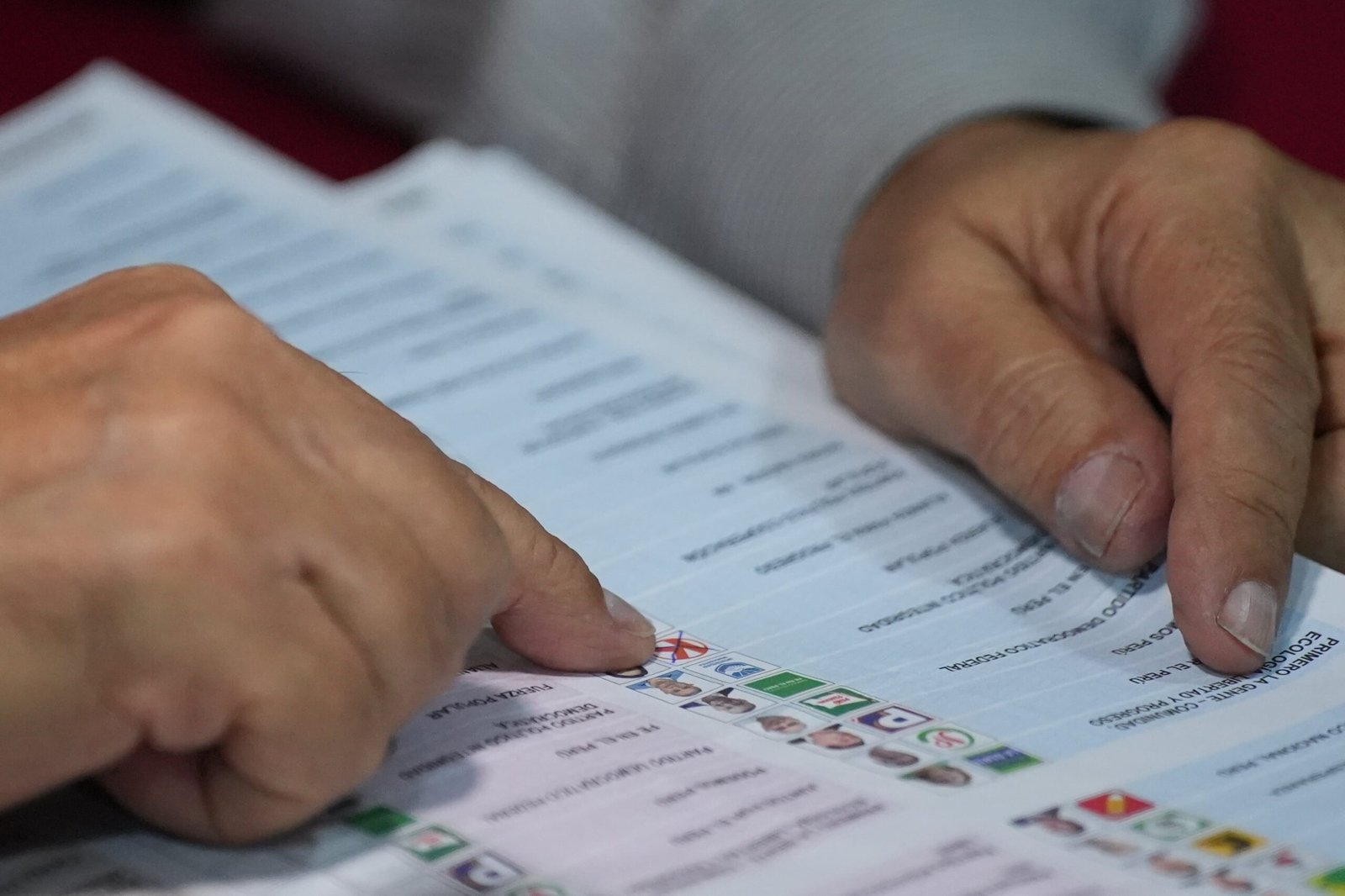 El país del conteo interminable: Perú tardará un mes en conocer a su nuevo presidente