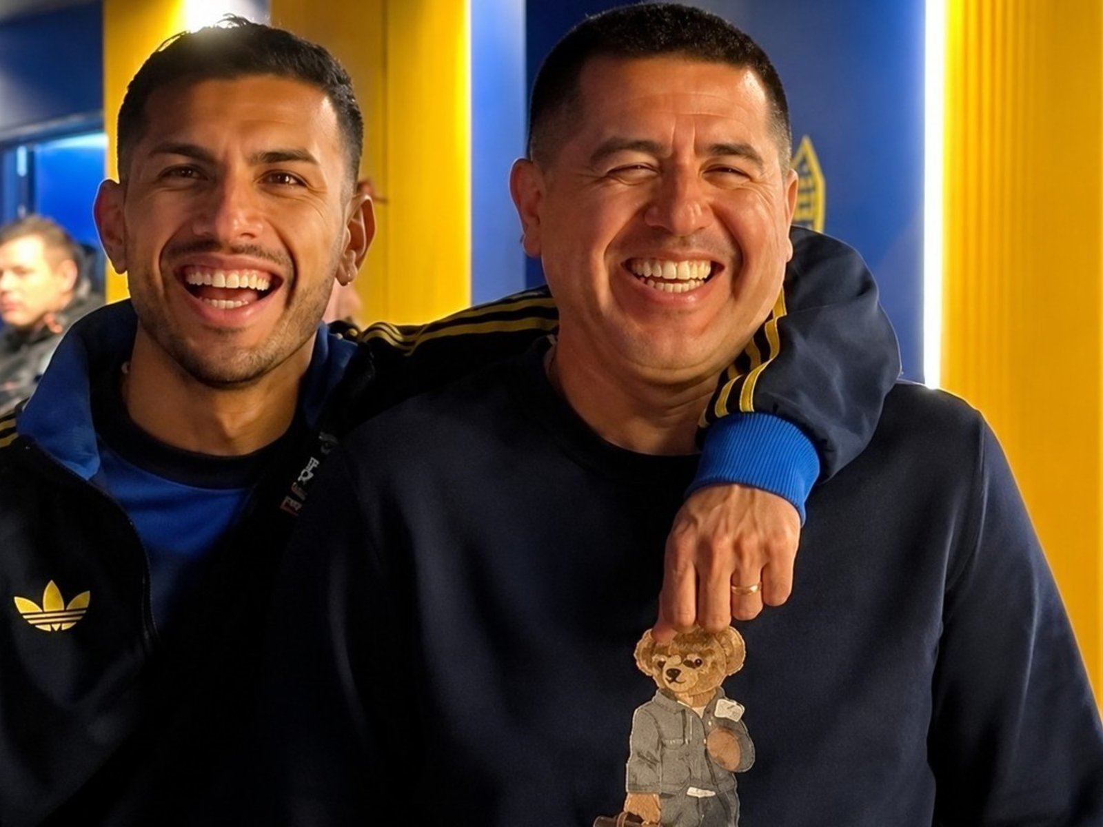 En Boca sigue la bronca por el arbitraje, mientras Paredes y Riquelme se mostraron unidos tras una inesperada visita de la barra