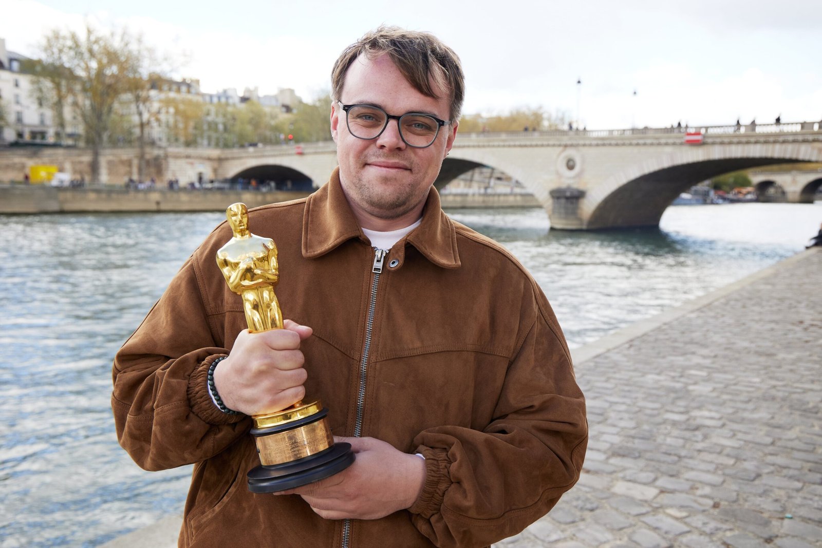Encontrado el Oscar del documentalista ruso Pável Talankin después de que se le impidiera subirlo al avión