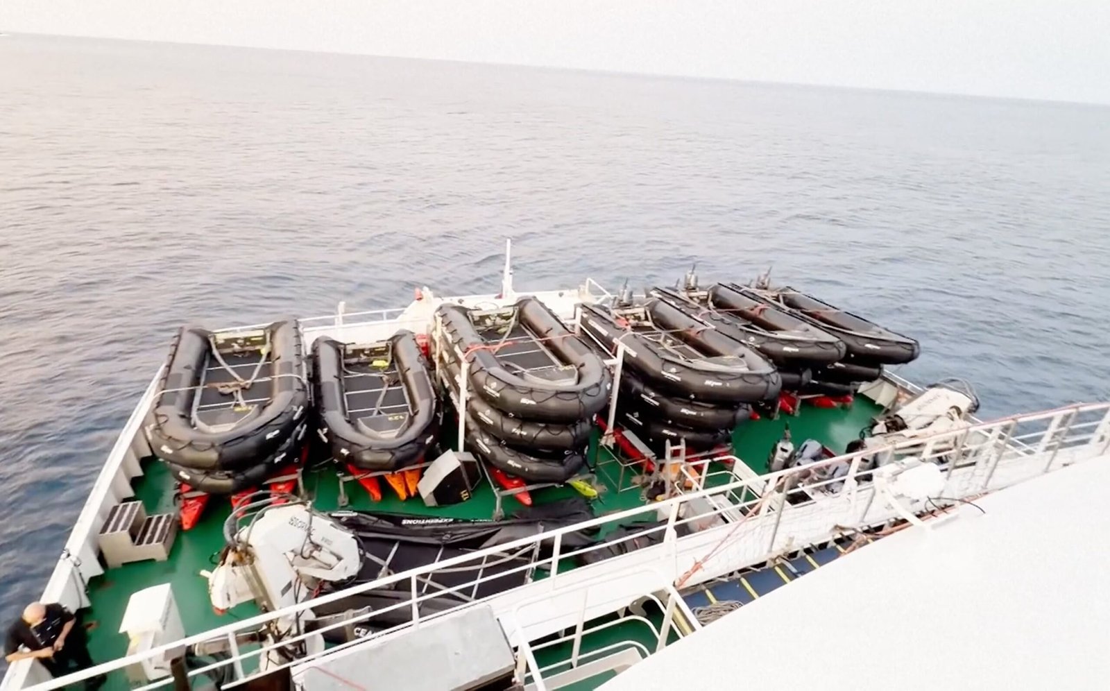 España acepta recibir en Canarias al barco con el brote de hantavirus y al médico en estado grave