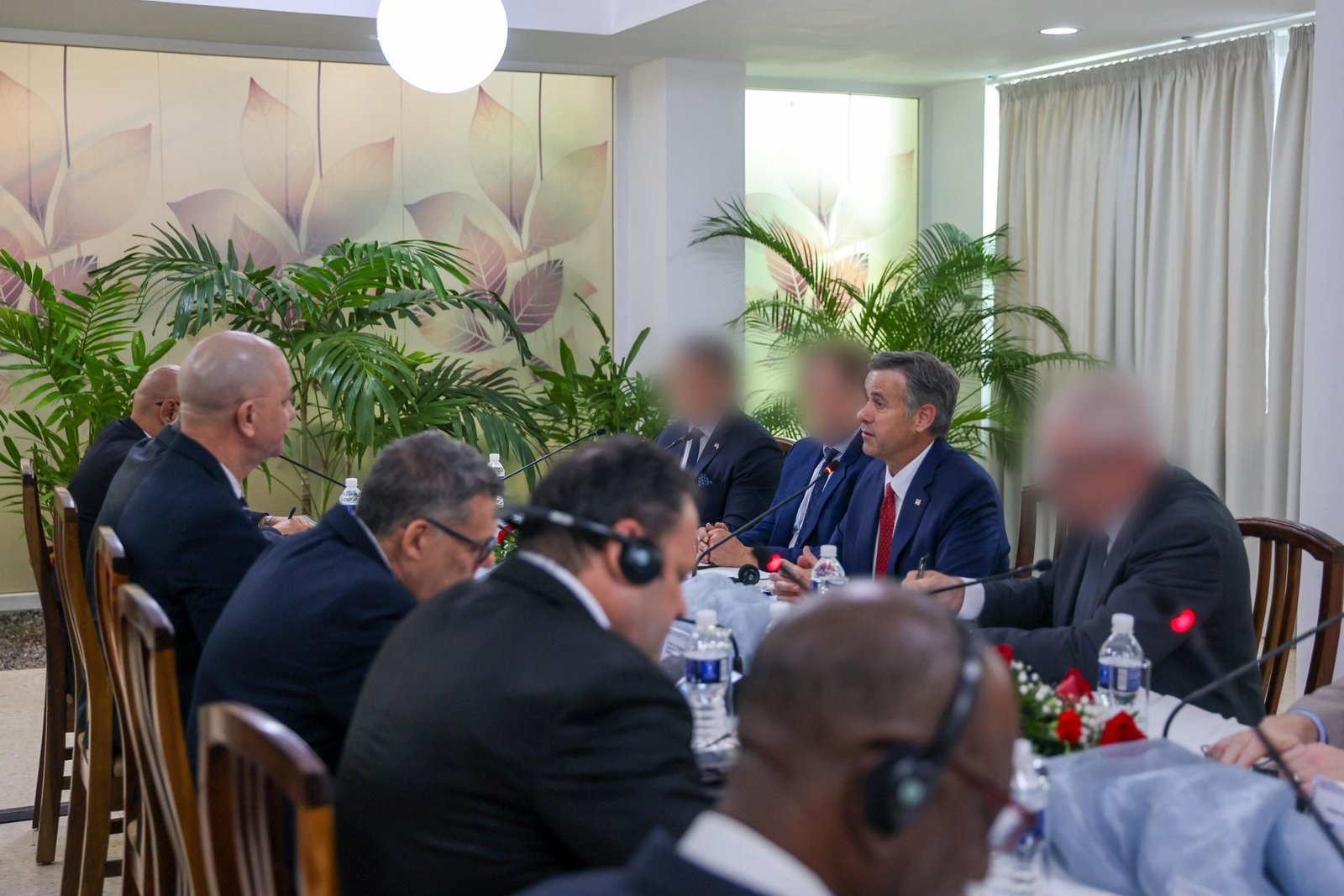 Estados Unidos y Cuba intensifican las negociaciones con la isla colapsada