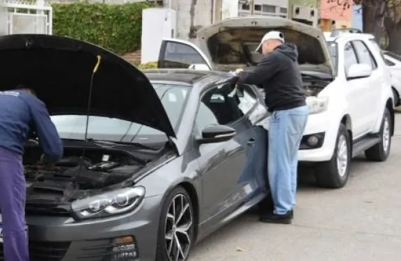 Hallaron dos vehículos robados en Buenos Aires que estaban a la venta en Trelew