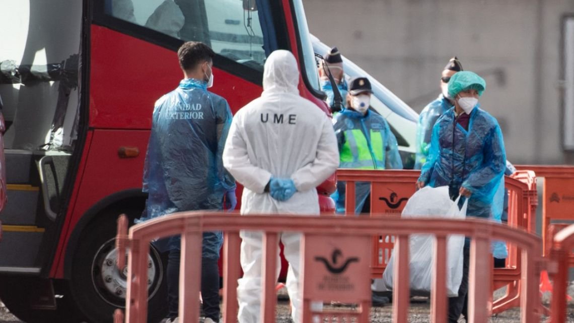 Hantavirus: los pasajeros del crucero MV Hondius comenzaron a desembarcar en Canarias