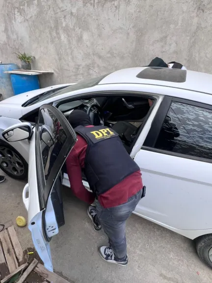 Identificaron un vehículo blanco vinculado a robos en el Pueyrredón, Bella Vista Sur y Km 5