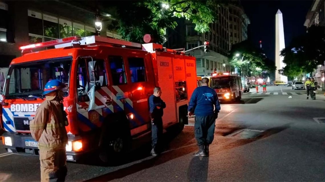 Incendio en un hotel en pleno centro porteño: hubo un centenar de evacuados