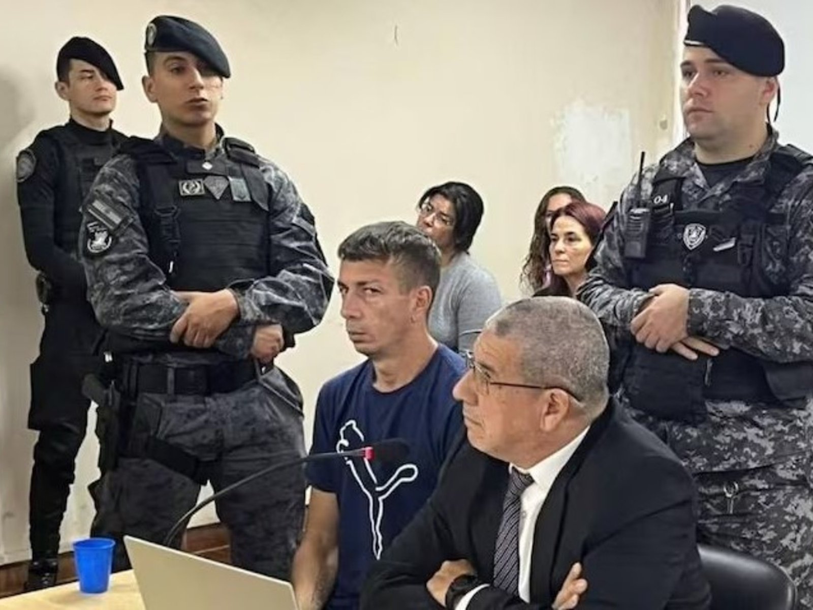 Invitó a su amigo a cenar, lo acuchilló y violó a la novia: le dieron perpetua