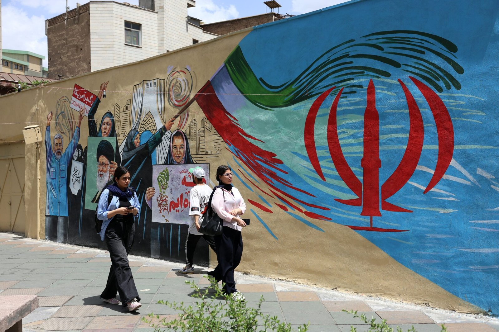 Irán envía a EE UU su respuesta a la propuesta de paz mientras renueva sus amenazas en el Ormuz