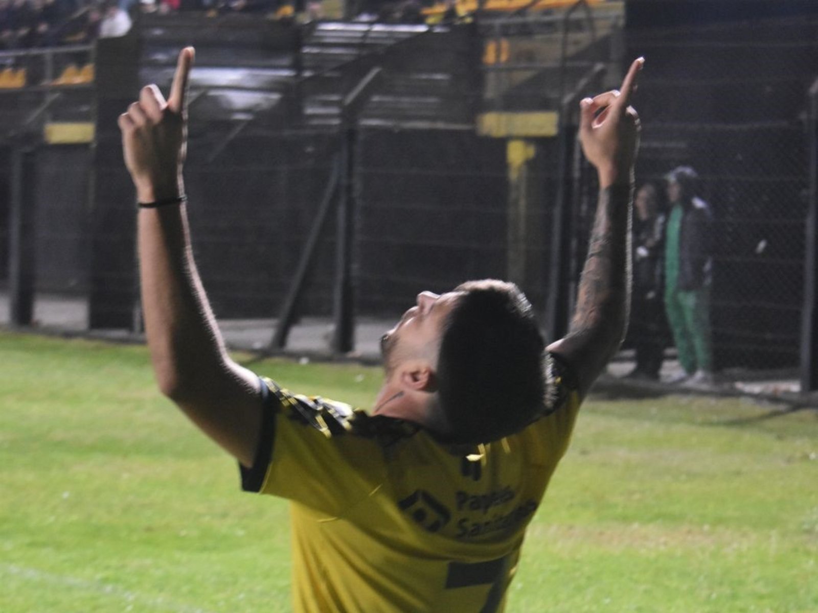 Ituzaingó lo perdió en la última y se hunde en el fondo de la tabla :: Olé