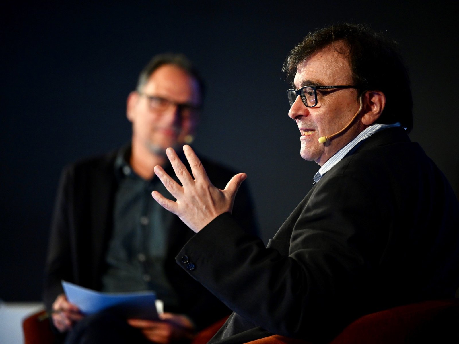 Javier Cercas y su vínculo personal con El País, el periódico de su vida que cumple 50 años como referente de la democracia en España
