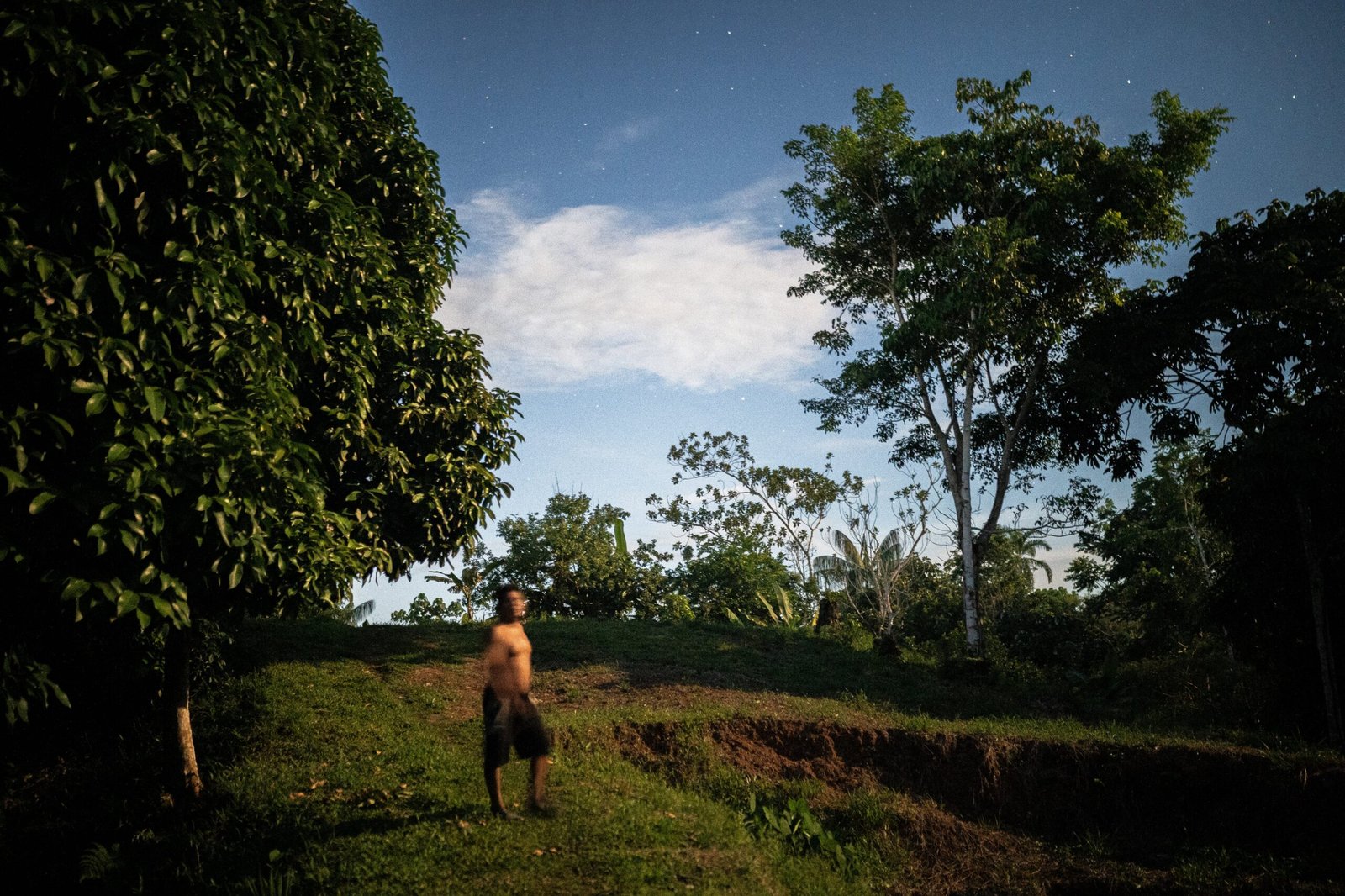 Habitante de la comunidad La Libertad en el Amazonas colombiano, en diciembre de 2024.