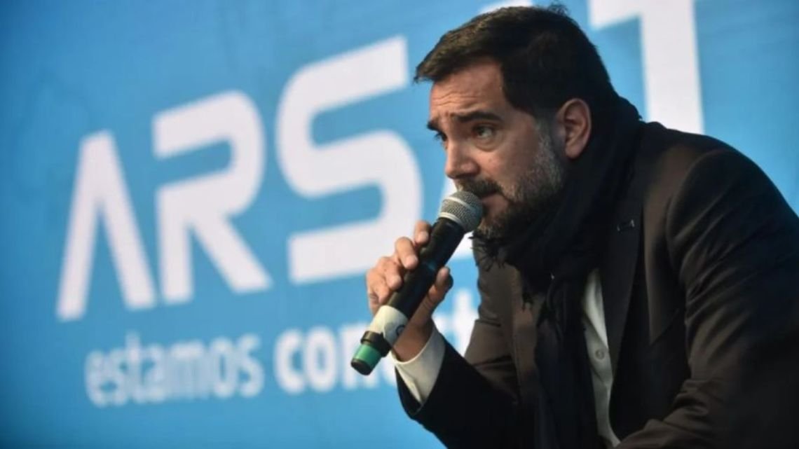 La demora de "Infobae" y el vínculo de Leal con Scatturice y con Santiago Caputo