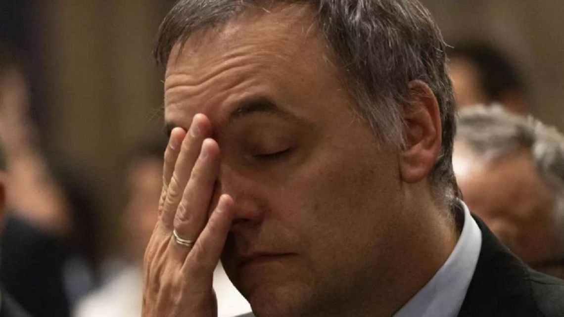 La oposición reforzó su ofensiva para interpelar a Adorni, incluyó a Petrovello y ganó una semana