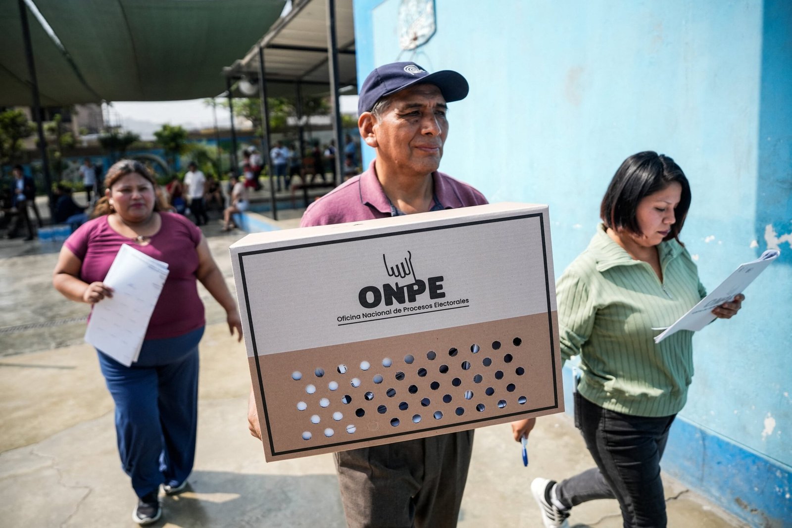 La segunda vuelta en Perú se disputa entre dos herencias que parten en dos al país: Alberto Fujimori y Pedro Castillo