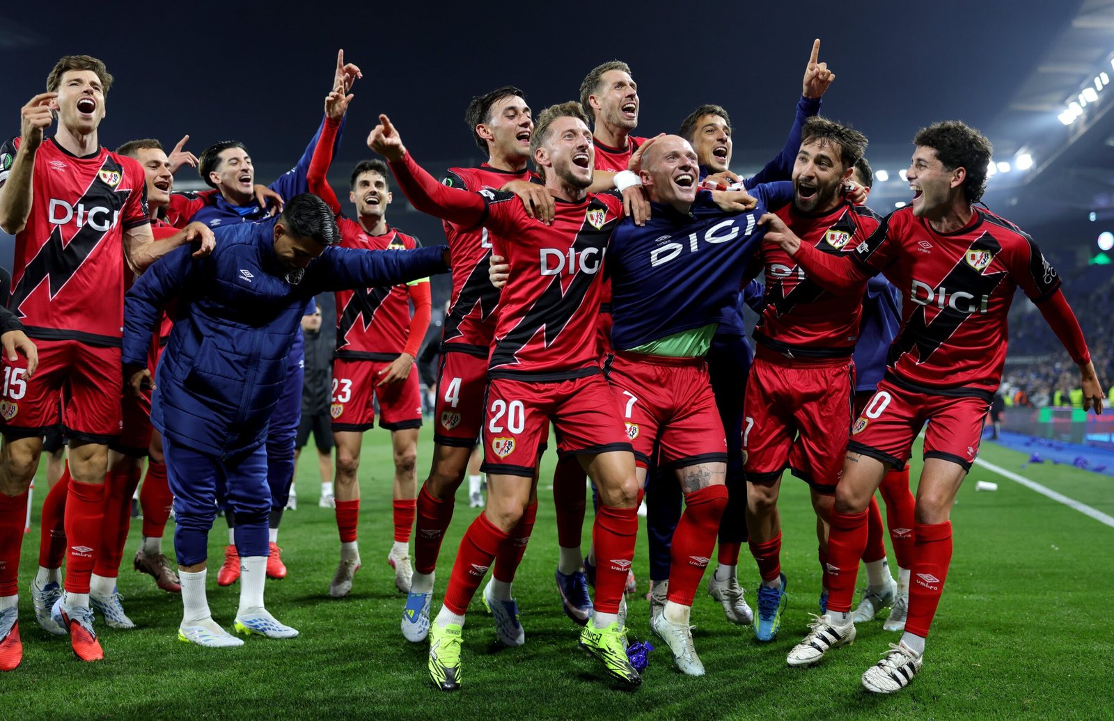 La tormenta perfecta del Rayo en Estrasburgo lleva a Vallecas a la final de la Conference