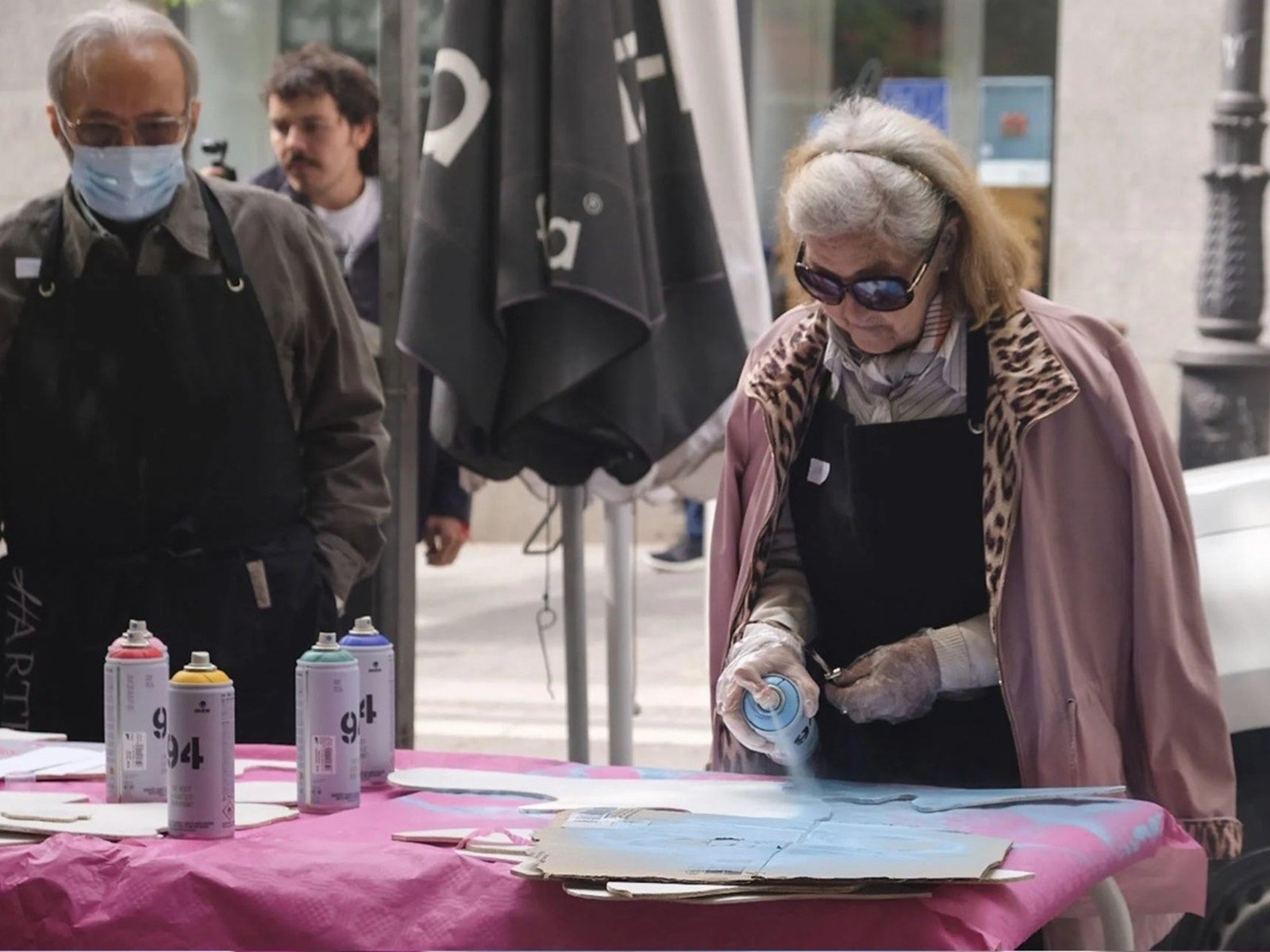 Las abuelas grafiteras de Lavapiés vuelven a pintar Madrid y llenan de memoria un Festival