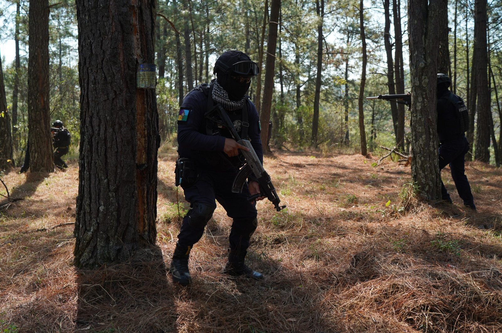 Las autoridades de Michoacán denuncian el asedio de mercenarios colombianos al servicio del CJNG en su territorio