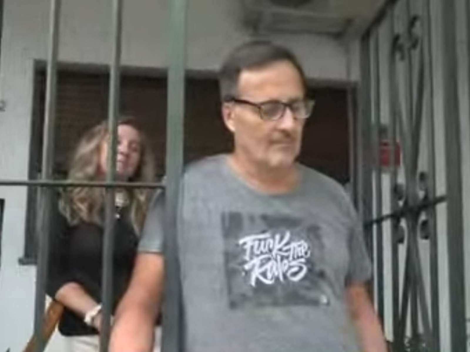 Le prohíben a Cristian Graf modificar el jardín de su casa, donde encontraron los restos de su compañero de colegio