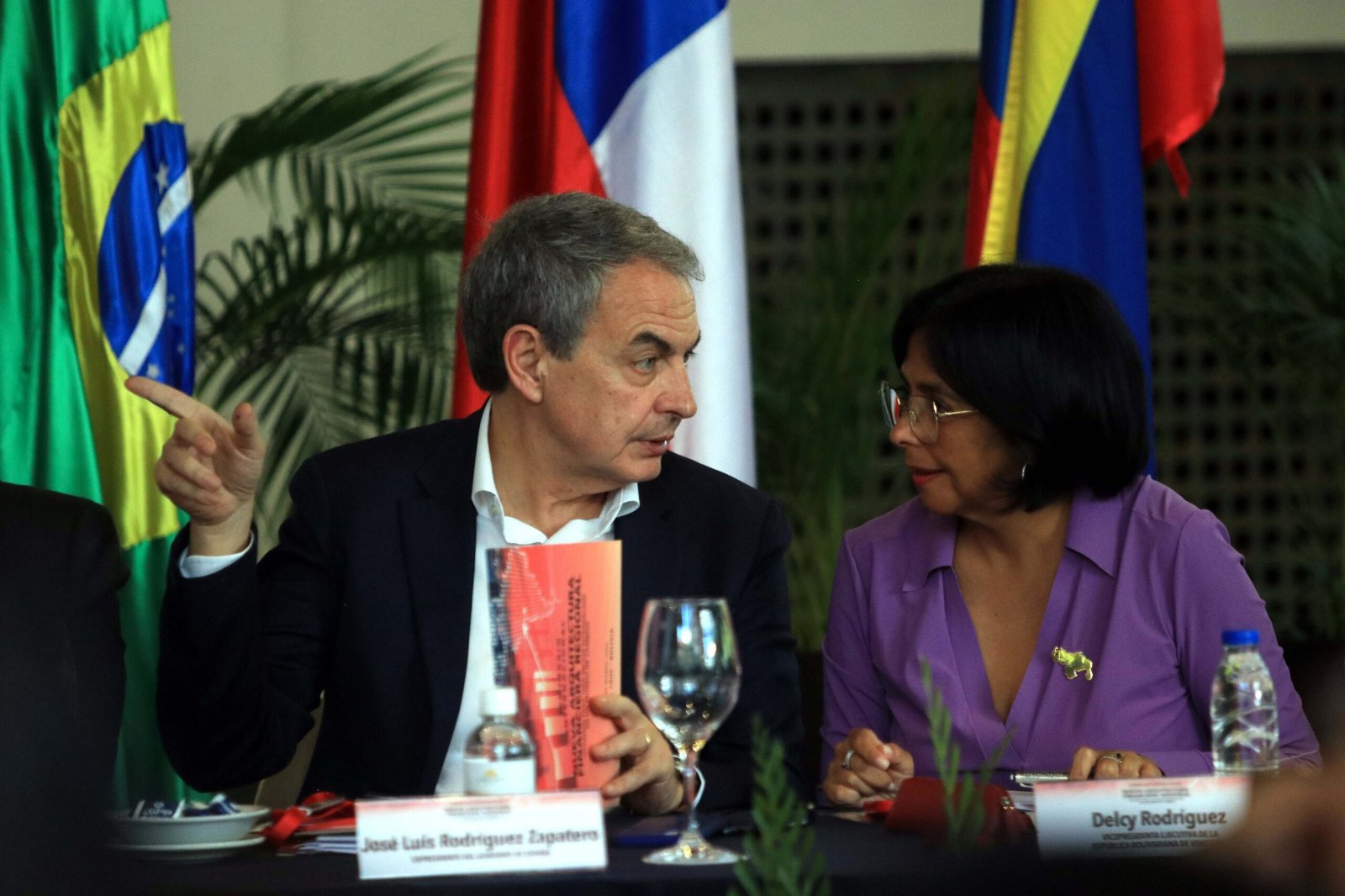 Los jefes de Plus Ultra, sobre cómo llegar al Gobierno: “Delcy que llame a Ábalos. O alguien con ZP”