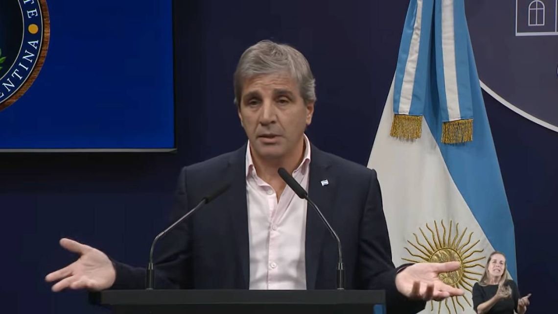 Luis Caputo: "Nadie va a dejar de invertir por la declaración jurada de Adorni"