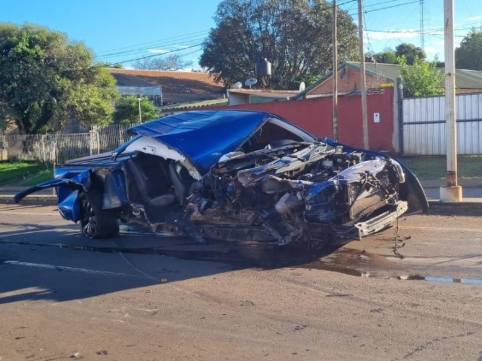 Manejaba borracho una Amarok y la destruyó en un choque: salió ileso