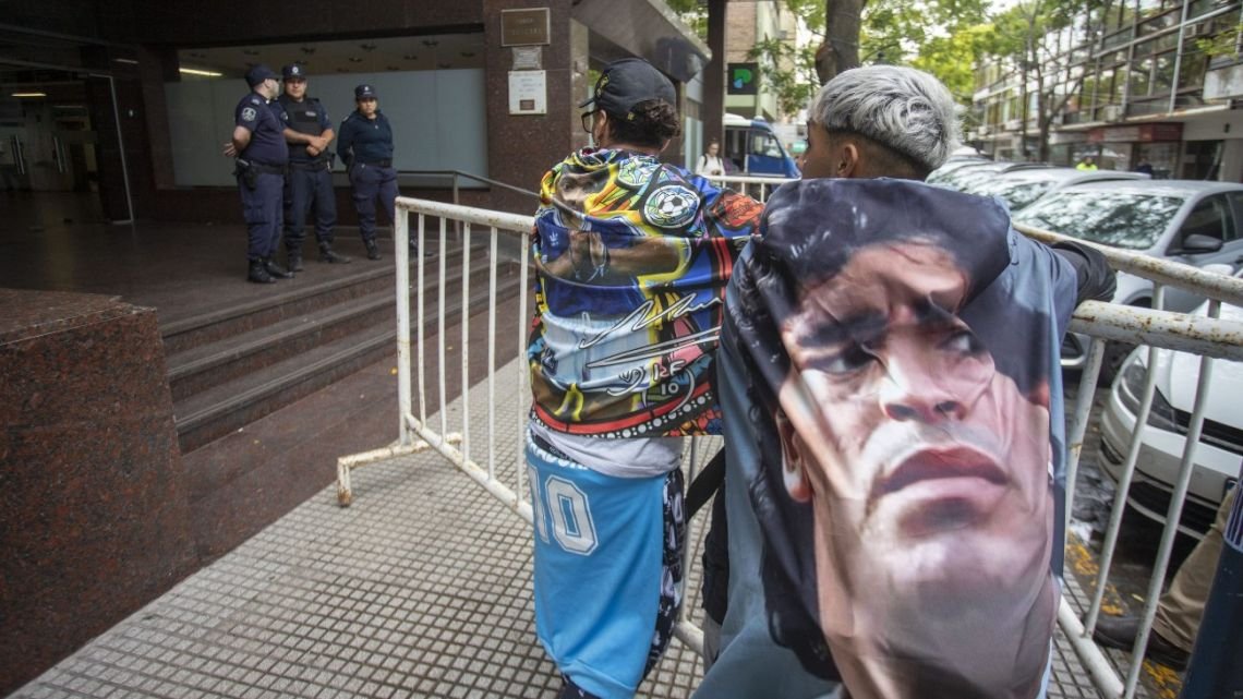 "Maradona tenía agua en todo el cuerpo": dijo médico que hizo la autopsia y habló de agonía prolongada