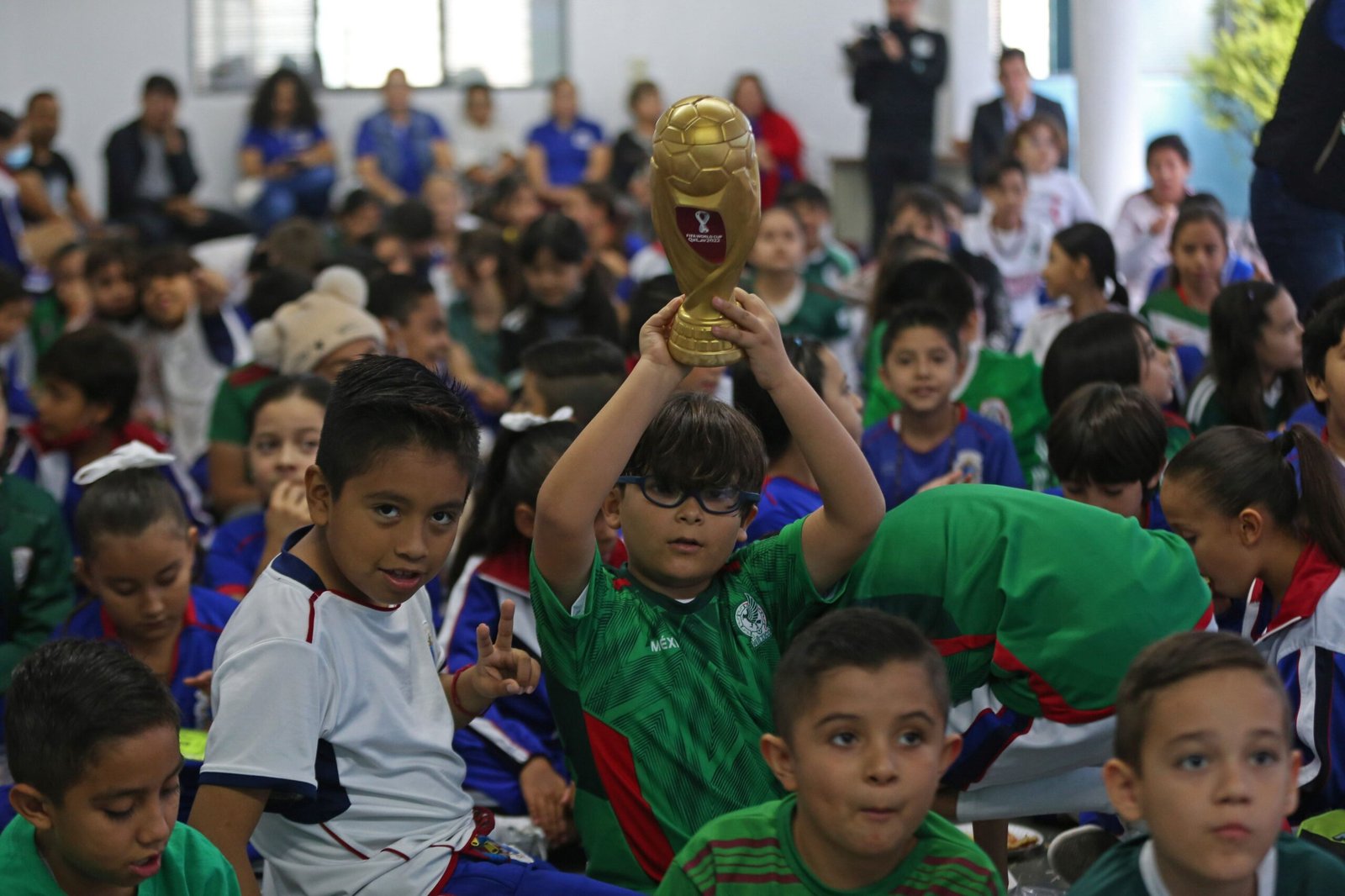 Menos clases y más fútbol: la SEP modifica su calendario escolar por el Mundial