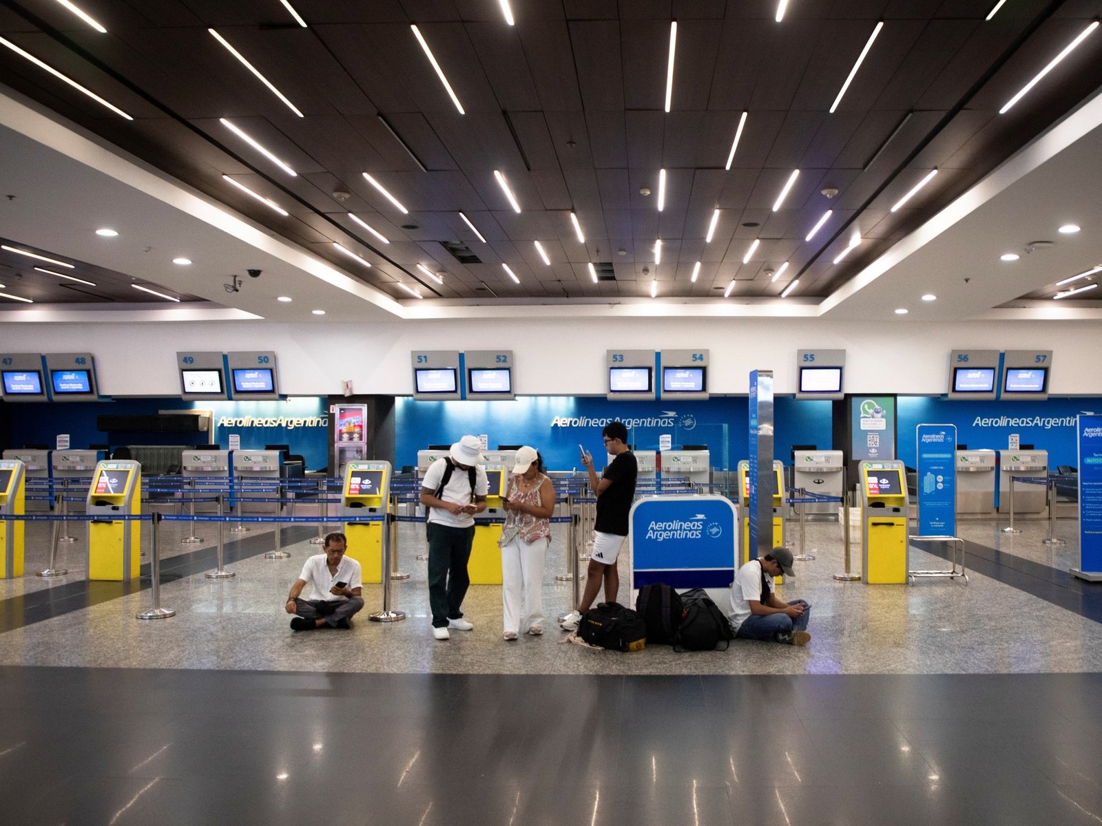 Murió una persona mientras trabajaba en una zona pública del Aeroparque