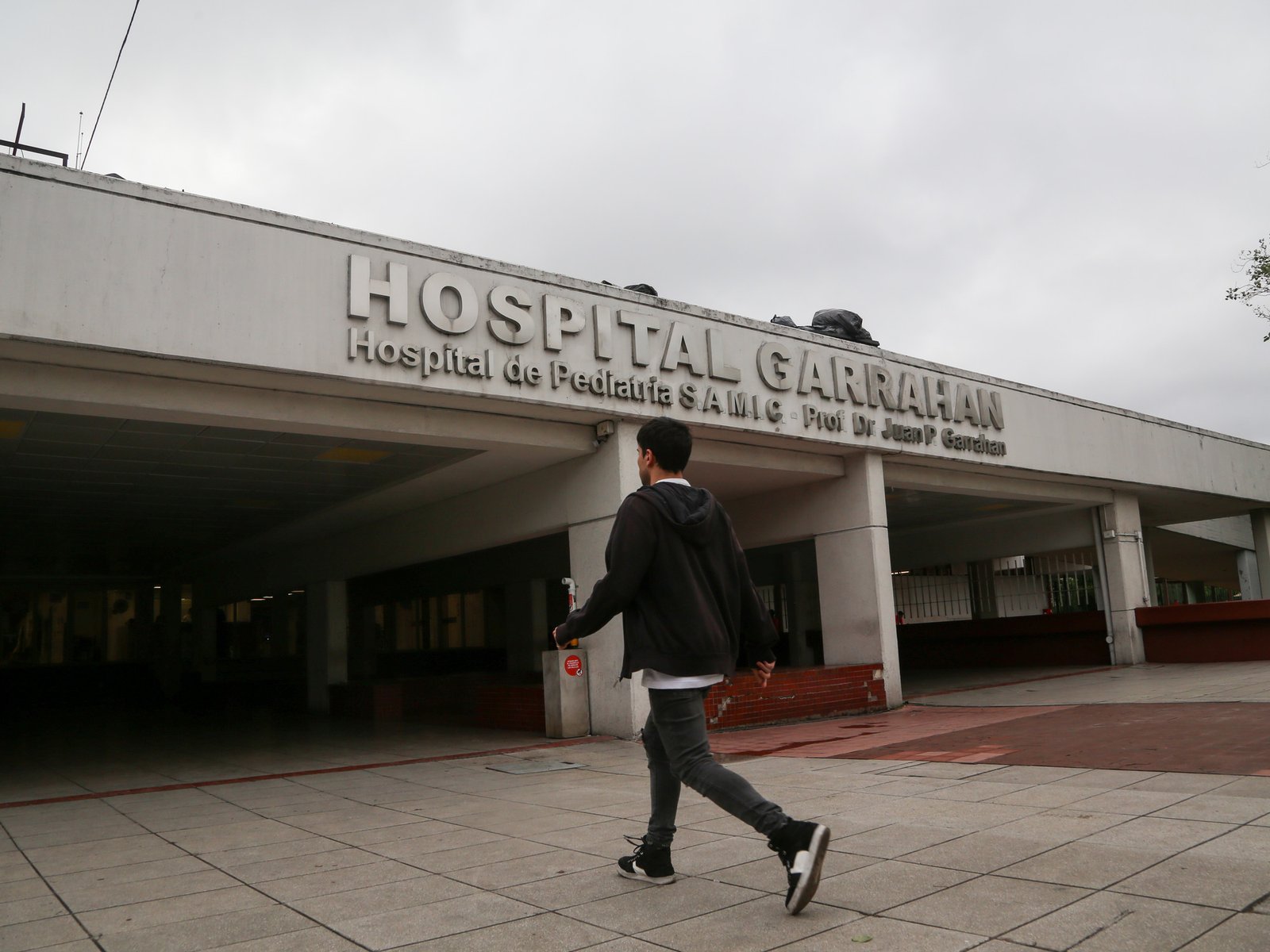 Nación dice que "814 niños" esperan prótesis bonaerenses para poder ser operados en el Garrahan