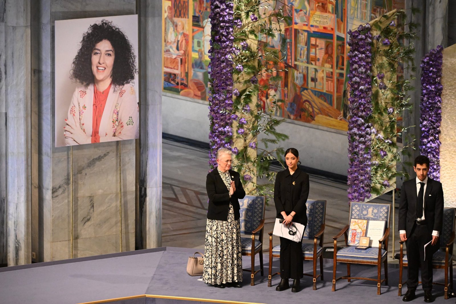 Narges Mohammadi, Nobel de la Paz, abandona la cárcel para recibir tratamiento médico en Irán