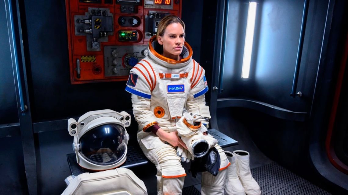 Netflix apuesta por “Lejos”, la atrapante miniserie sobre el histórico lanzamiento de la NASA hacia Marte