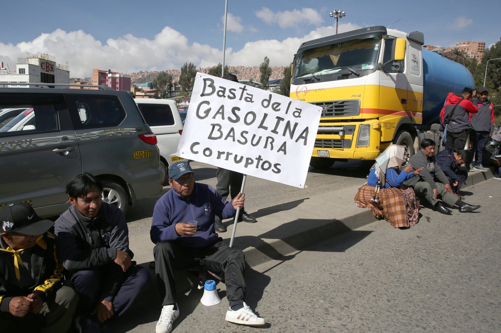Paz se enfrenta a una huelga del transporte público en Bolivia por la gasolina de mala calidad