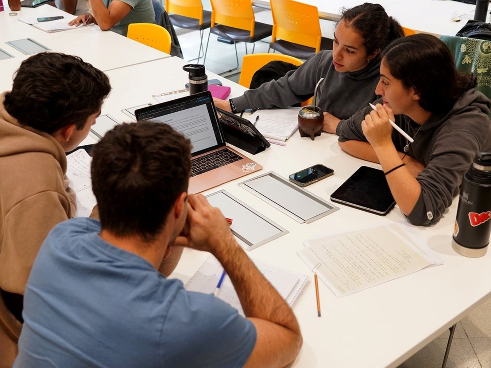 Por el paro, dos carreras clave de la UBA todavía no empezaron las clases y ya hay alumnos que se van a otras universidades