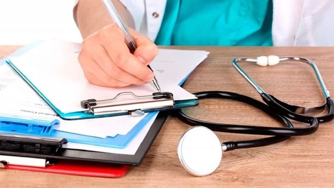 Prepagas: aumentaron 417% desde que asumió Milei y 742 mil personas perdieron la cobertura médica