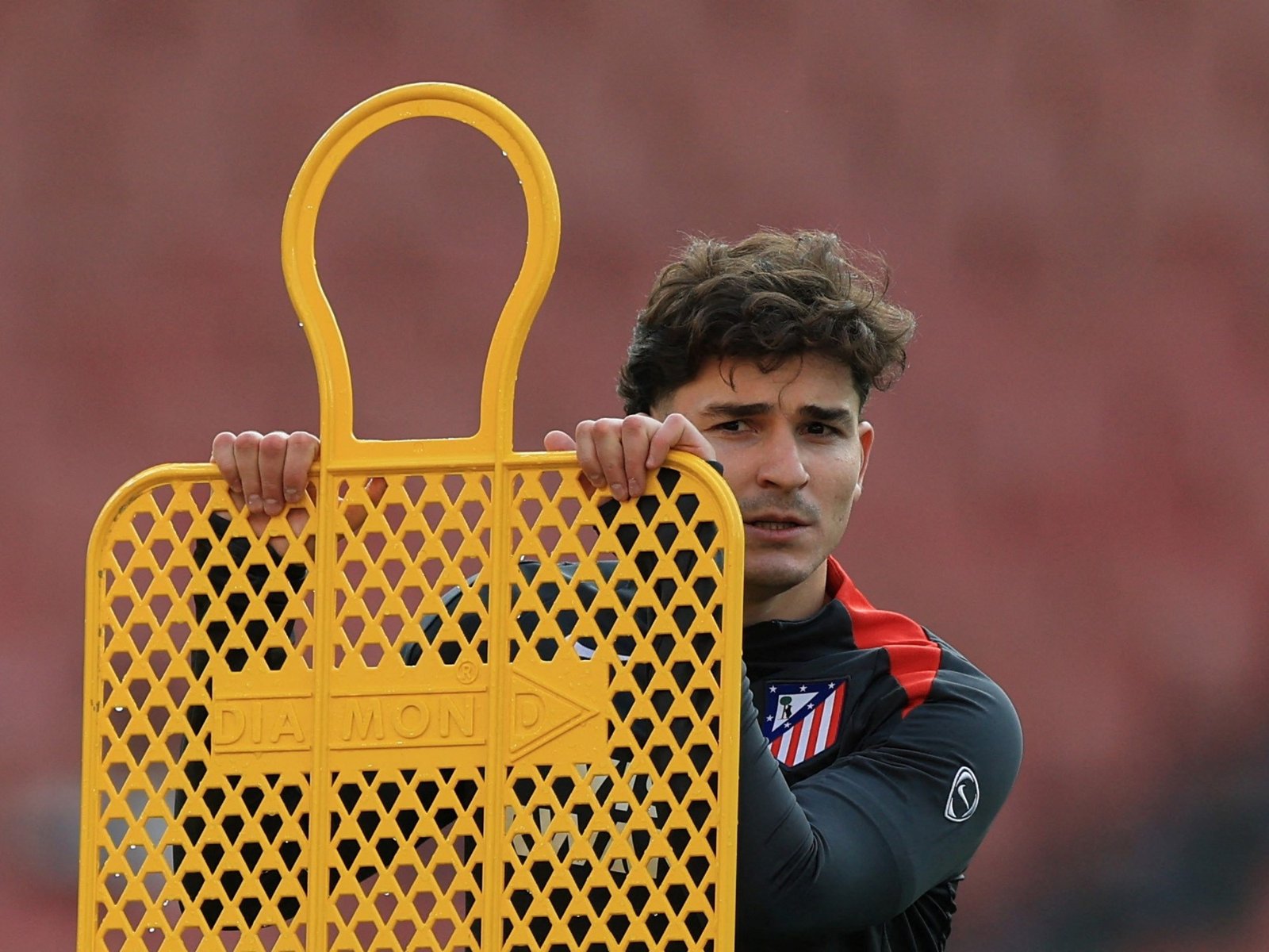 Primera bomba del mercado europeo: el Barcelona va a la carga por Julián Alvarez :: Olé