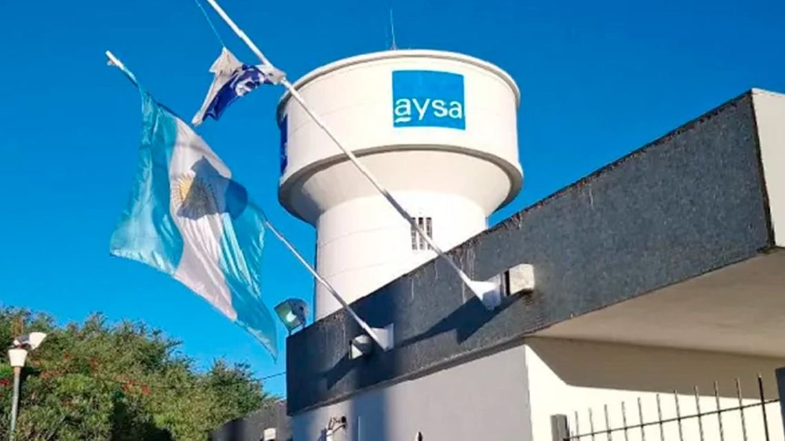 Privatización de AySA: el Gobierno lanzó la licitación para vender el 90% de la empresa