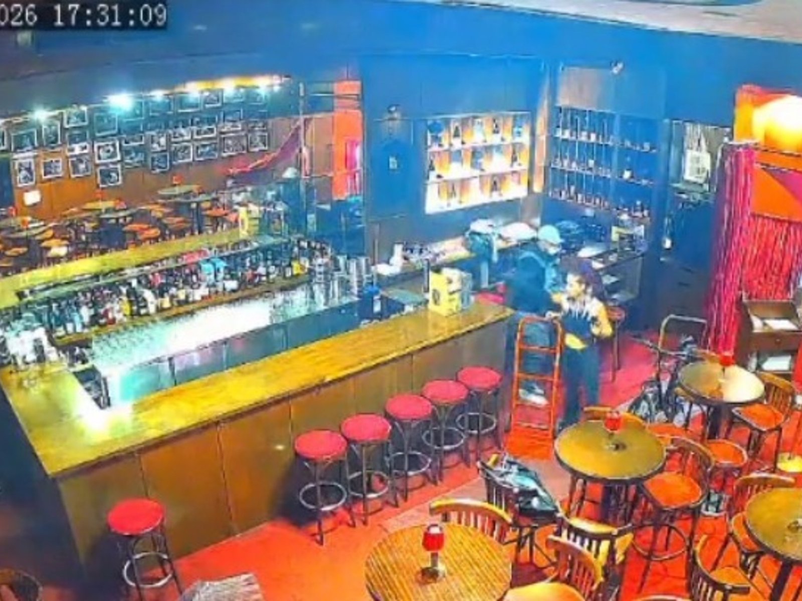 Quisieron robar un bar en Palermo, pero no tenían qué llevarse: «No hay plata, amigo»