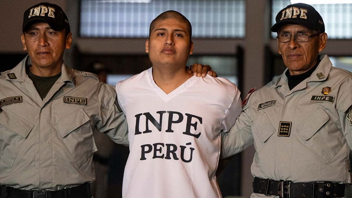 Rapado y en medio de un fuerte operativo: así es la extradición de "Pequeño J" a la Argentina